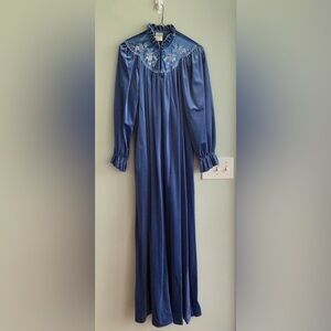 Vintage 1980’s Gillian O' Malley Velour House Coat/Robe